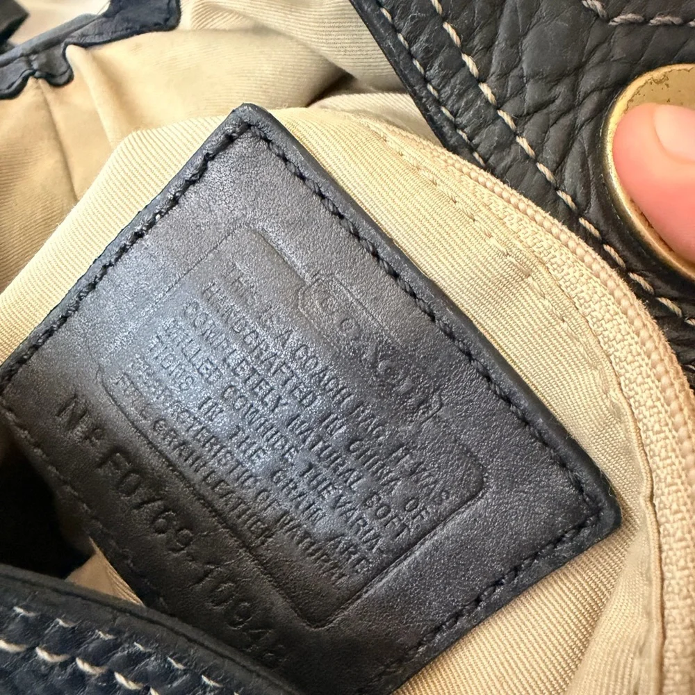 Coach Chelsea Mini-Medium Pebble Leather Bag 🌼 - Picture 3 of 5